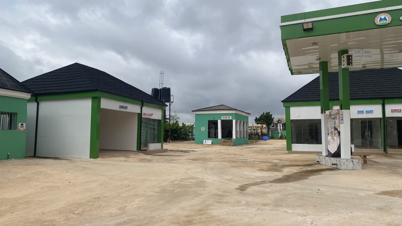 Signature Oil and Gas forecourt and canopy
